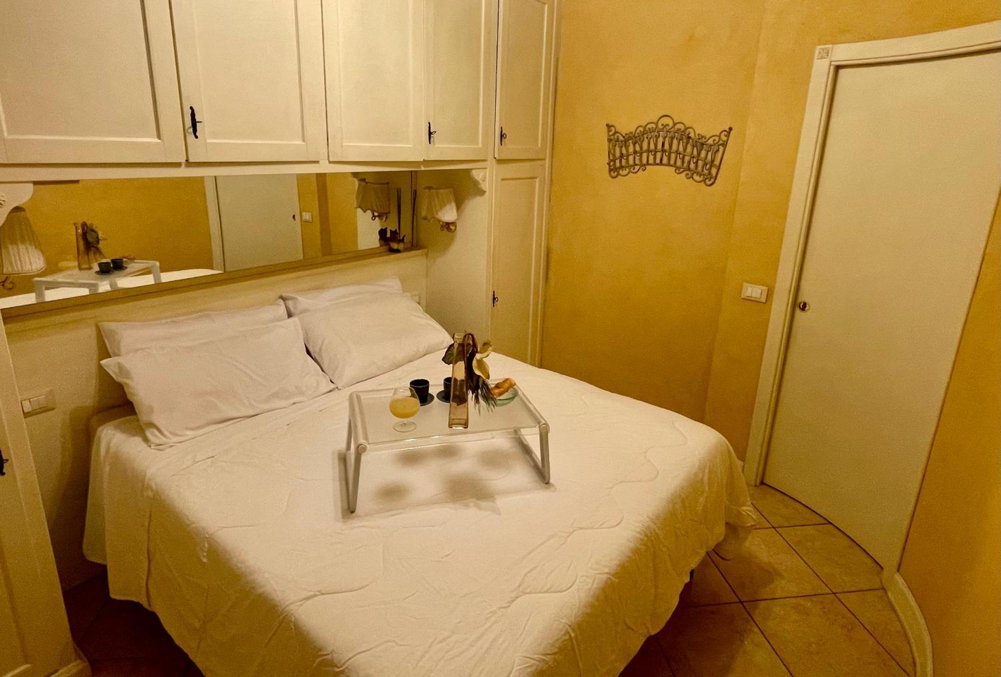 Doctor House Desenzano Lägenhet Desenzano del Garda Exteriör bild