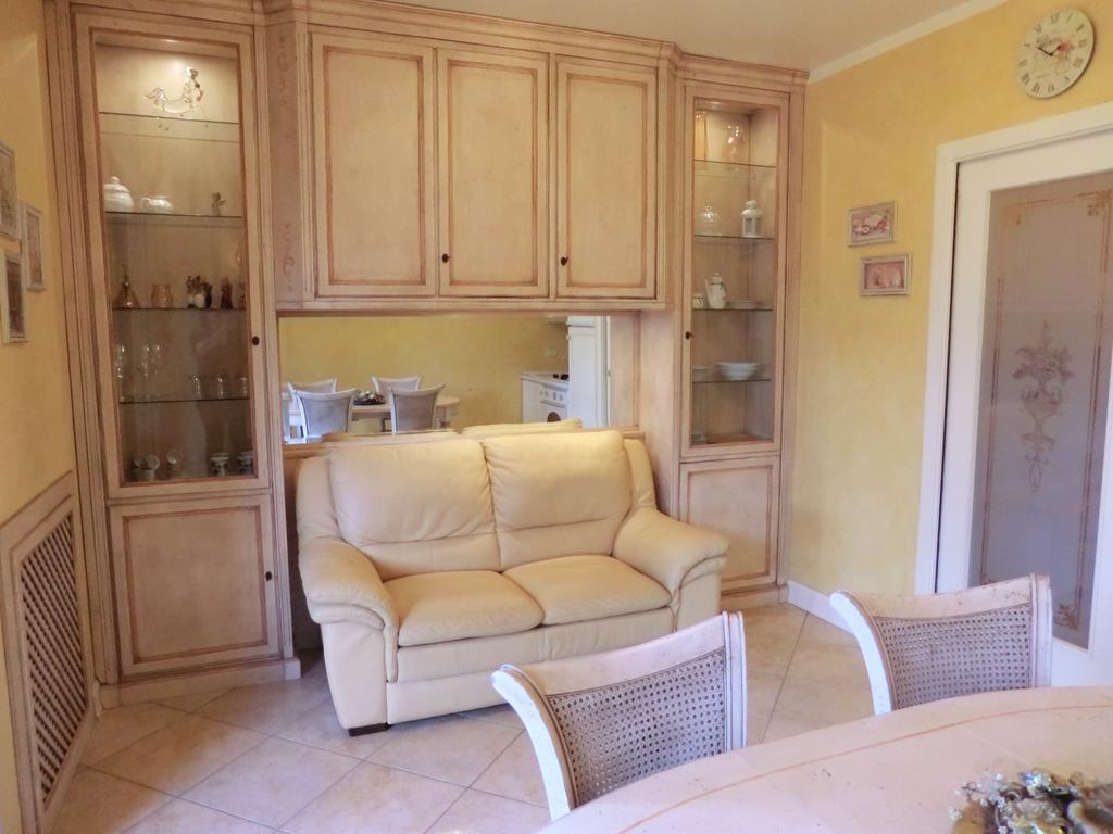 Doctor House Desenzano Lägenhet Desenzano del Garda Exteriör bild