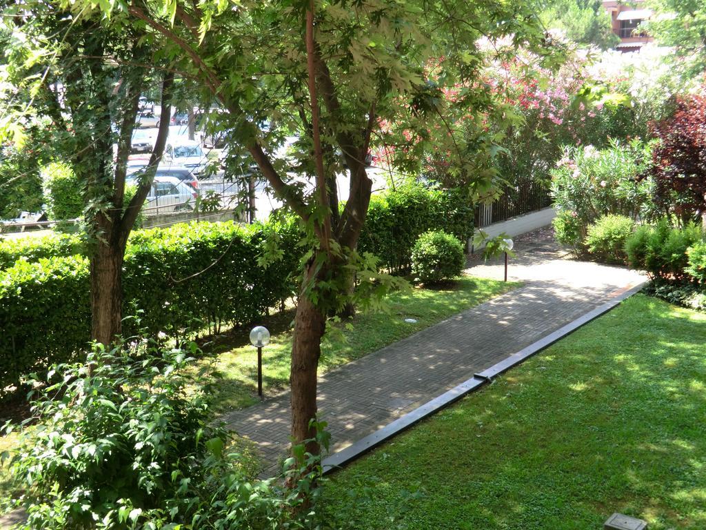 Doctor House Desenzano Lägenhet Desenzano del Garda Exteriör bild